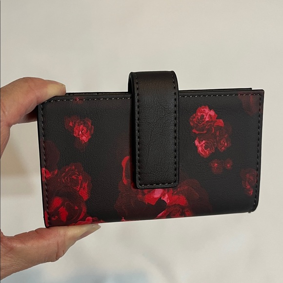 Nova RFID-Blocking Card/ID Case from Simply Vera Vera Wang-red floral/black NWOT - Picture 1 of 12